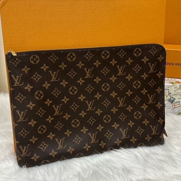 Louis Vuitton  Monogram Pouch✨ - Picture 1 of 11